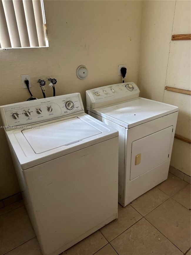 Building Photo - 14220 NE 4th Ave