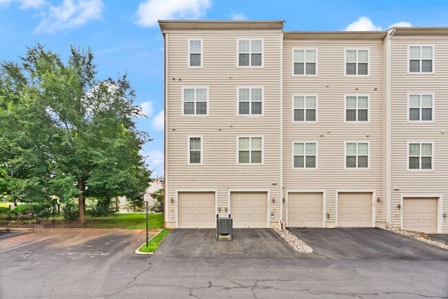 Building Photo - 9502 Lee Ct