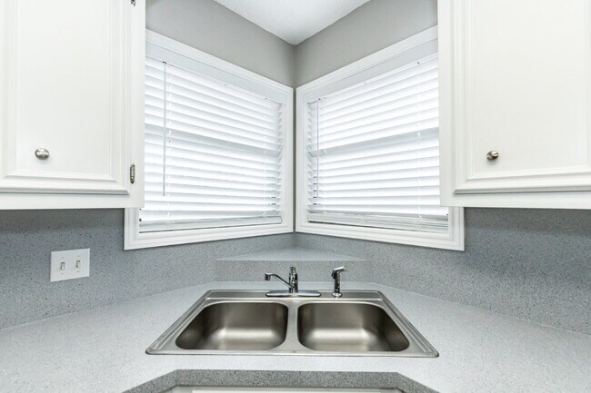 Building Photo - Stylish Finishes and a Spacious Backyard in South Lubbock