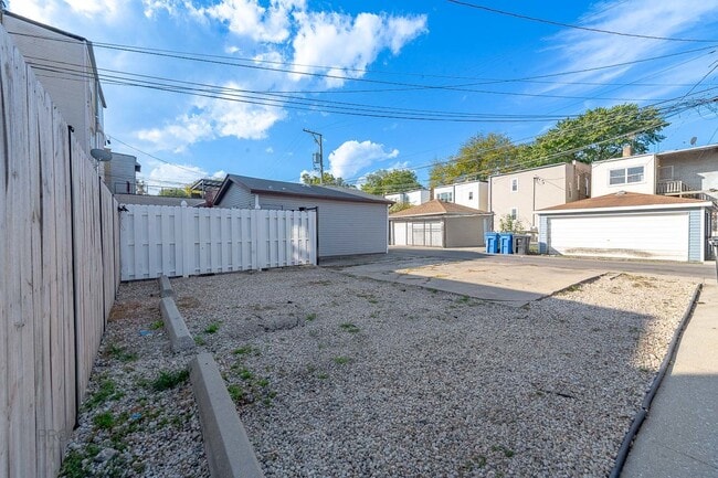 Building Photo - 4934 N Albany Ave