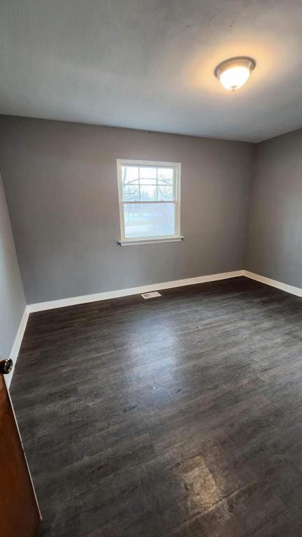 Building Photo - 1433 E 35th Ct