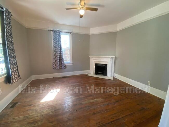 Building Photo - 1203 E Henry St