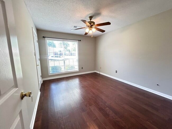 Building Photo - 6688 Laurel Valley Dr
