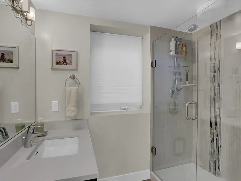 Building Photo - 2713 Grove St