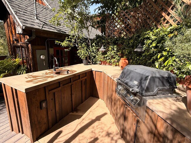Building Photo - Furnished 1940s Beachwood Canyon Retreat with Treetop Deck + Creative Loft!