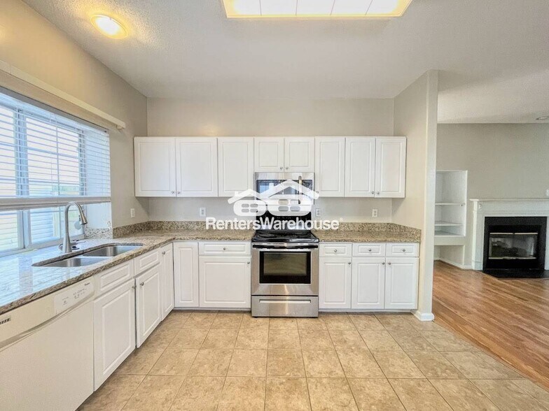 Building Photo - 805 Greystone Trce