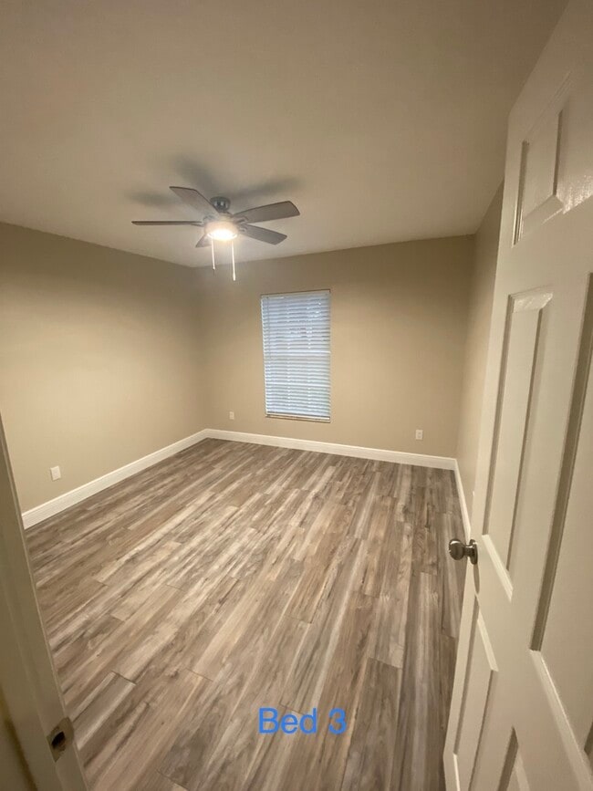 Building Photo - 321 Misty Meadow Dr