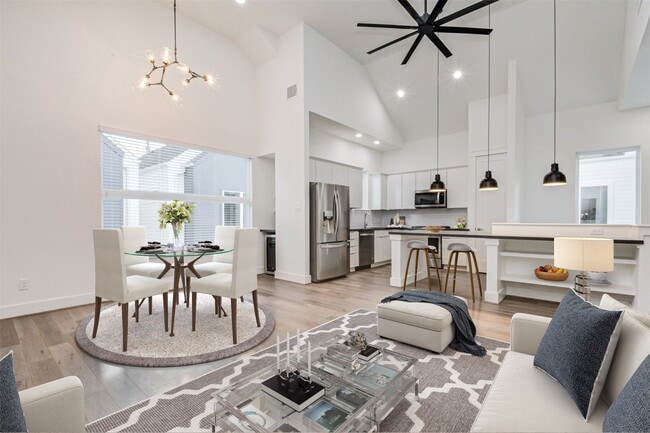 Building Photo - 1123 W 17th St