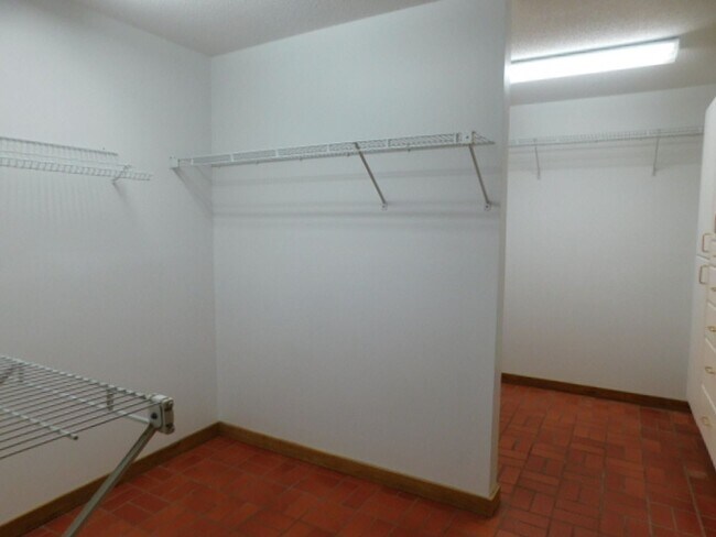 Building Photo - 20 Toppin Dr