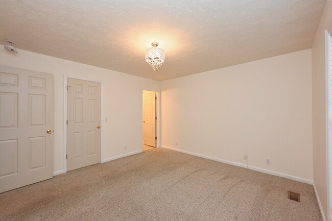 Building Photo - Car-free convenience! Modern 3 Bed Home Minutes from Downtown Gallatin