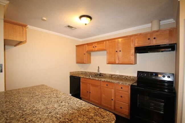 Building Photo - ~ Gorgeous 3 Bedroom 2 Bathroom Home ** La...