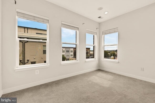 Building Photo - 4333 Kennedy St