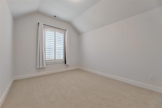 Building Photo - 545 Goose Lake Dr