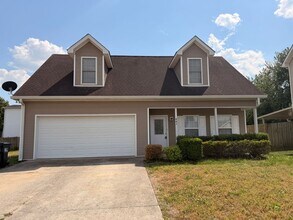 Building Photo - 3 BR, 2.5 BA, 2 Car Garage, Fenced in Backyard