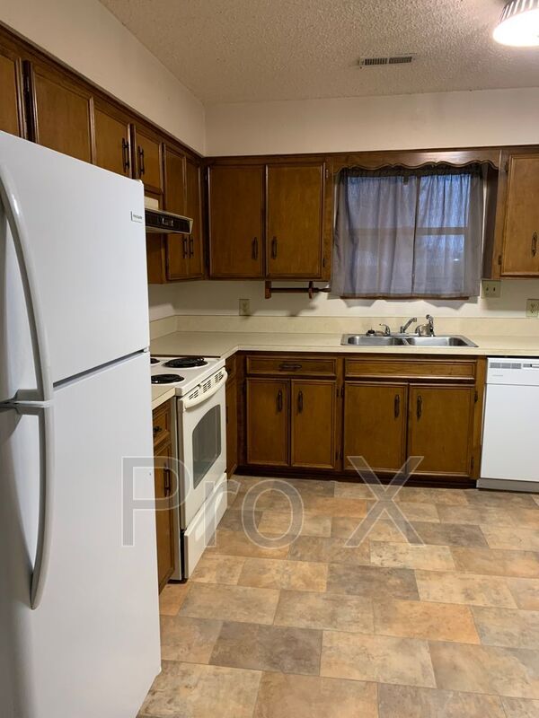 Building Photo - 423 W Elk St