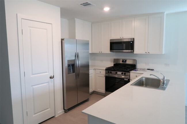 Building Photo - 908 Woodhaven Lks Dr
