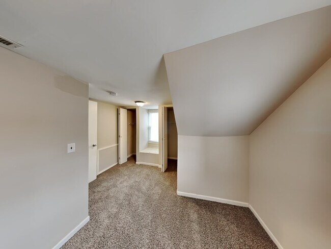 Building Photo - 2329 N 77th Ct