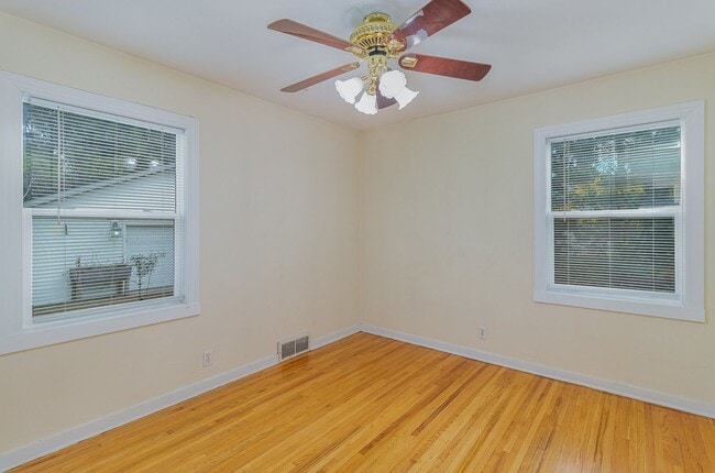 Building Photo - 2 Bed | 1 Bath Across From Coon Lake
