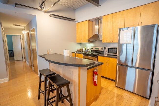 Building Photo - 75 Maple St