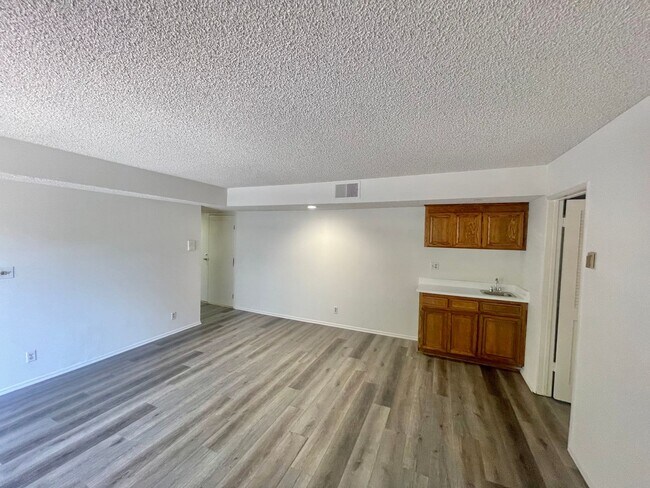 Building Photo - 12120 Texas Ave