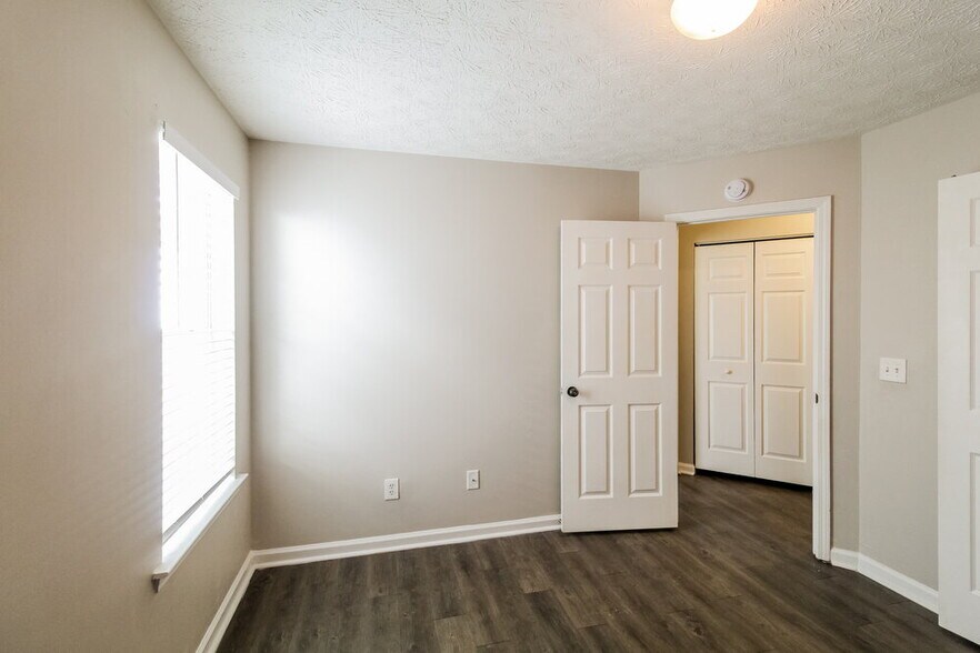 Building Photo - 1810 Midcourt Way