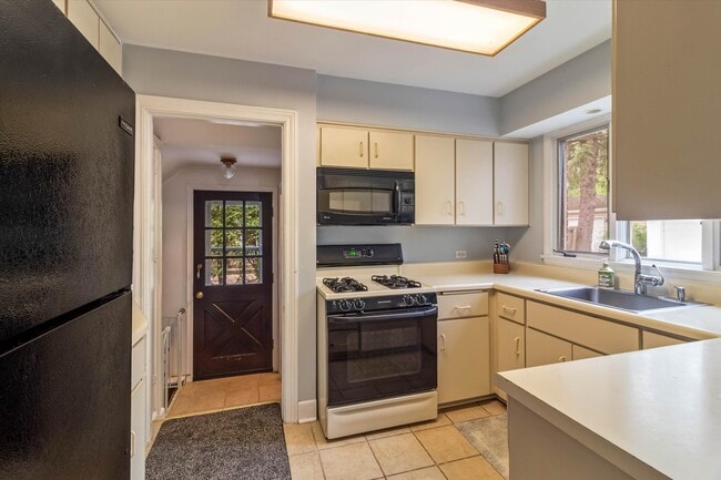Building Photo - 745 Greenview Pl