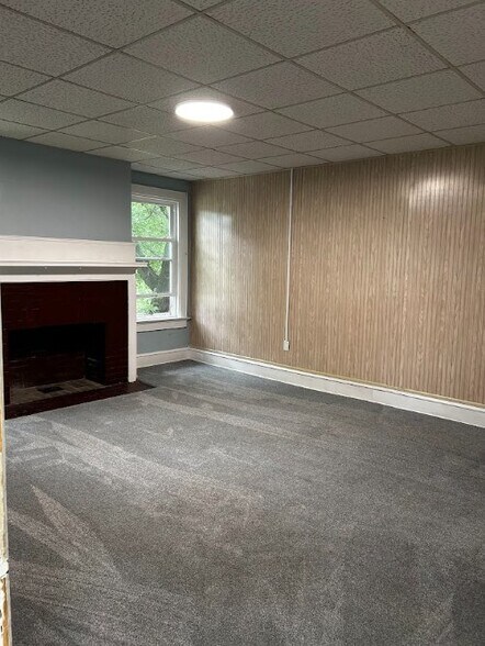 Building Photo - 1638 Sanderson Ave