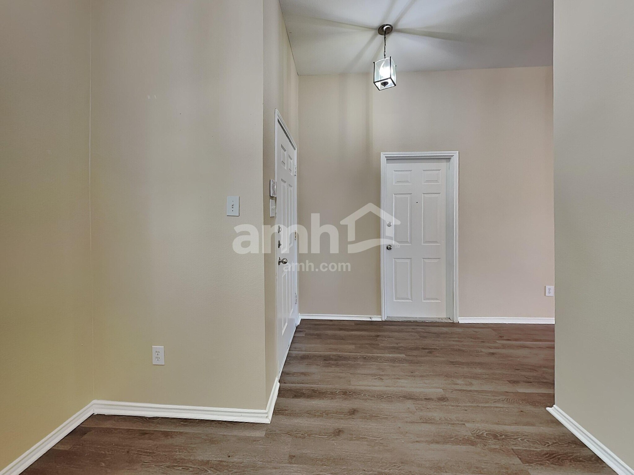 Building Photo - 210 Hilltop Dr