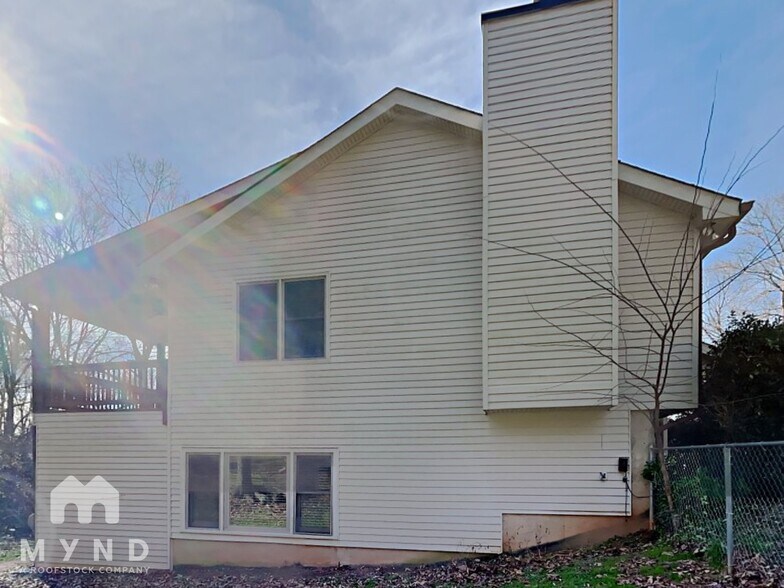 Building Photo - 3255 Sharon Ln