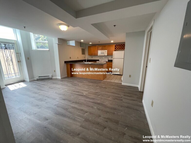 Primary Photo - 131 Park Dr