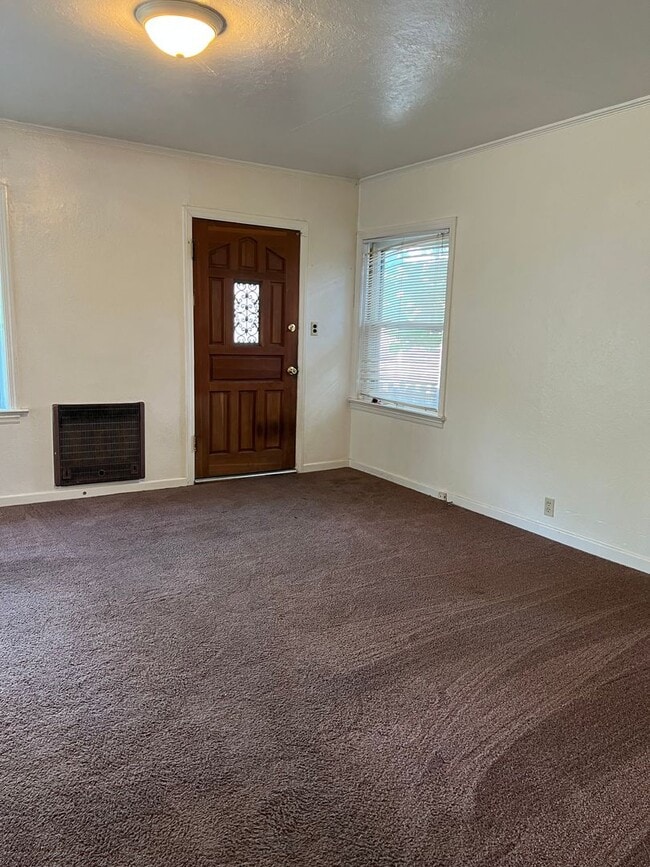 Building Photo - 2 bedroom 1 bath home