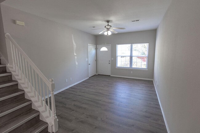 Building Photo - 5000 Derby Ridge Dr