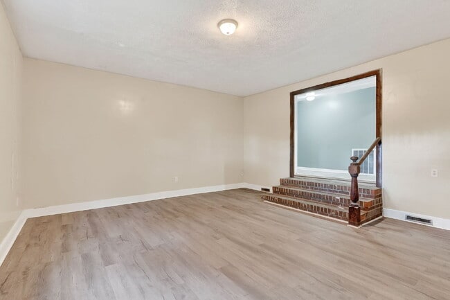 Building Photo - 409 Meadow Rd