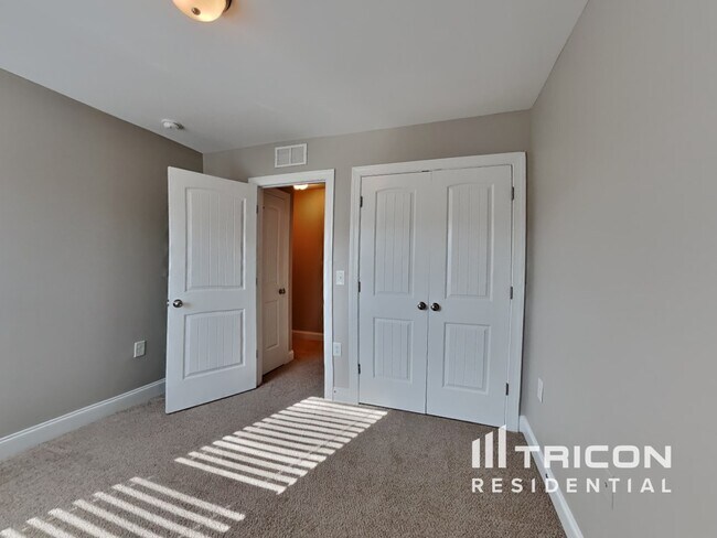 Building Photo - 508 Lakemont Dr