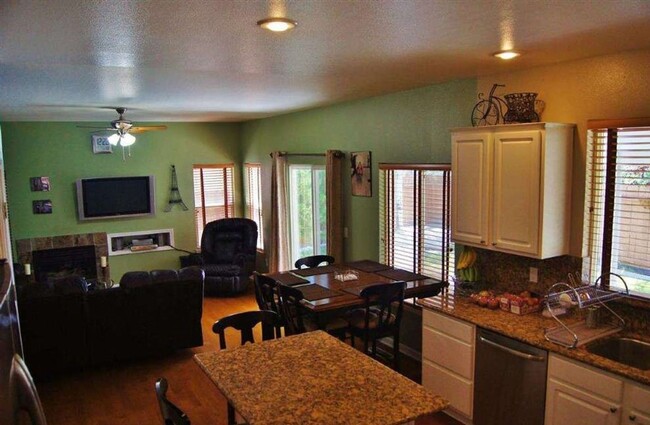 Building Photo - 5 Bedroom Home in Northwest Reno