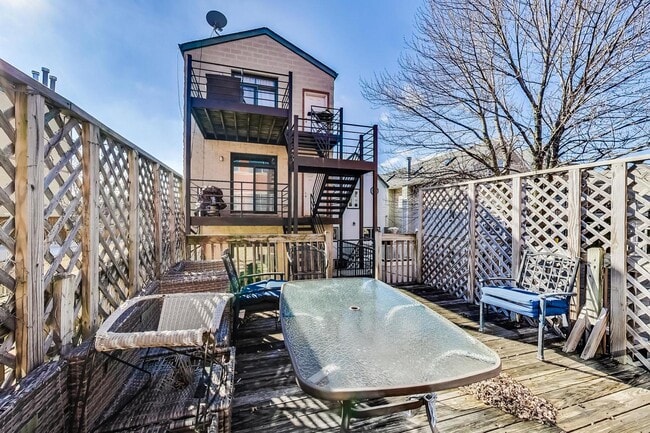 Building Photo - 1330 W Fletcher St