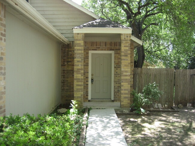 Building Photo - CUTE 3 BEDROOM IN NORTHSIDE ISD***GREAT FL...