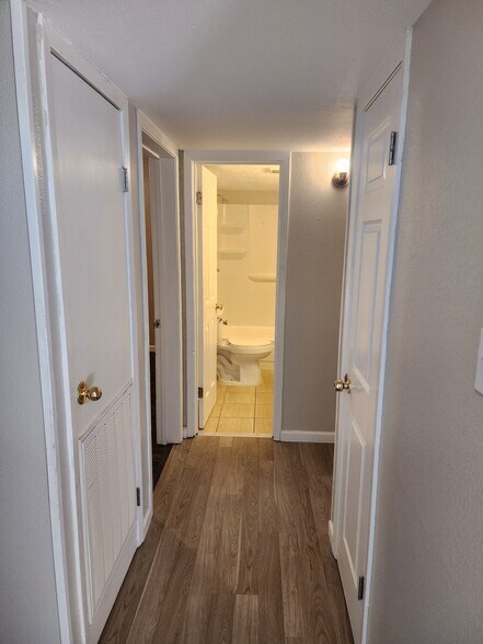 Building Photo - 4665 Hartel