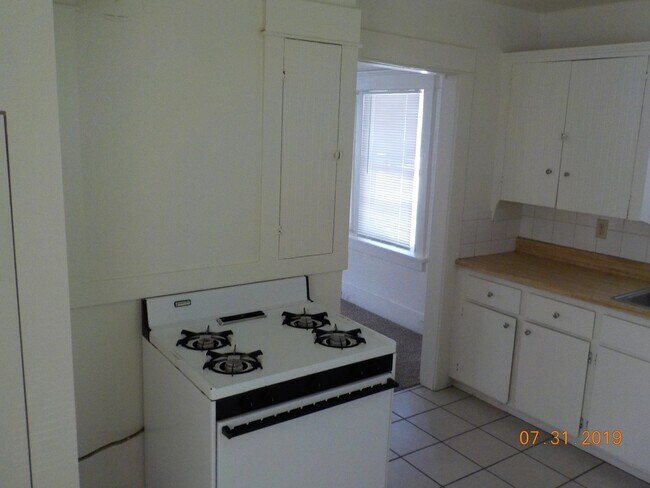 Building Photo - 1220 G St