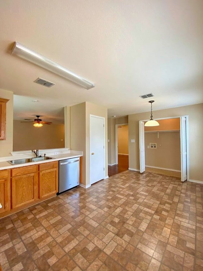Building Photo - Lovely home in Wildhorse Vista Neighborhood