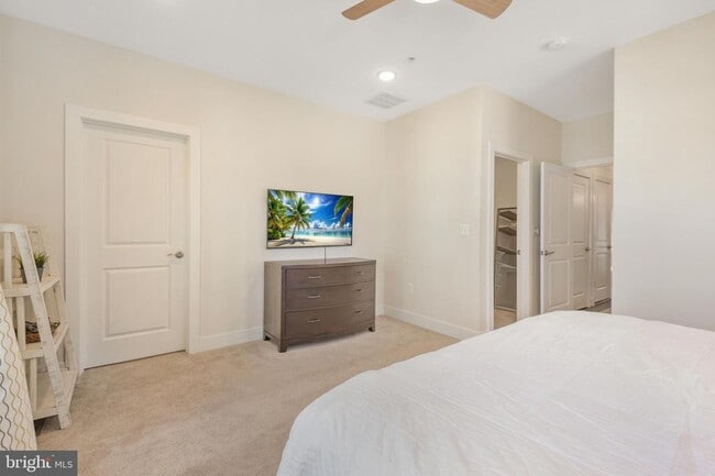 Building Photo - 813 Rockwell Ave