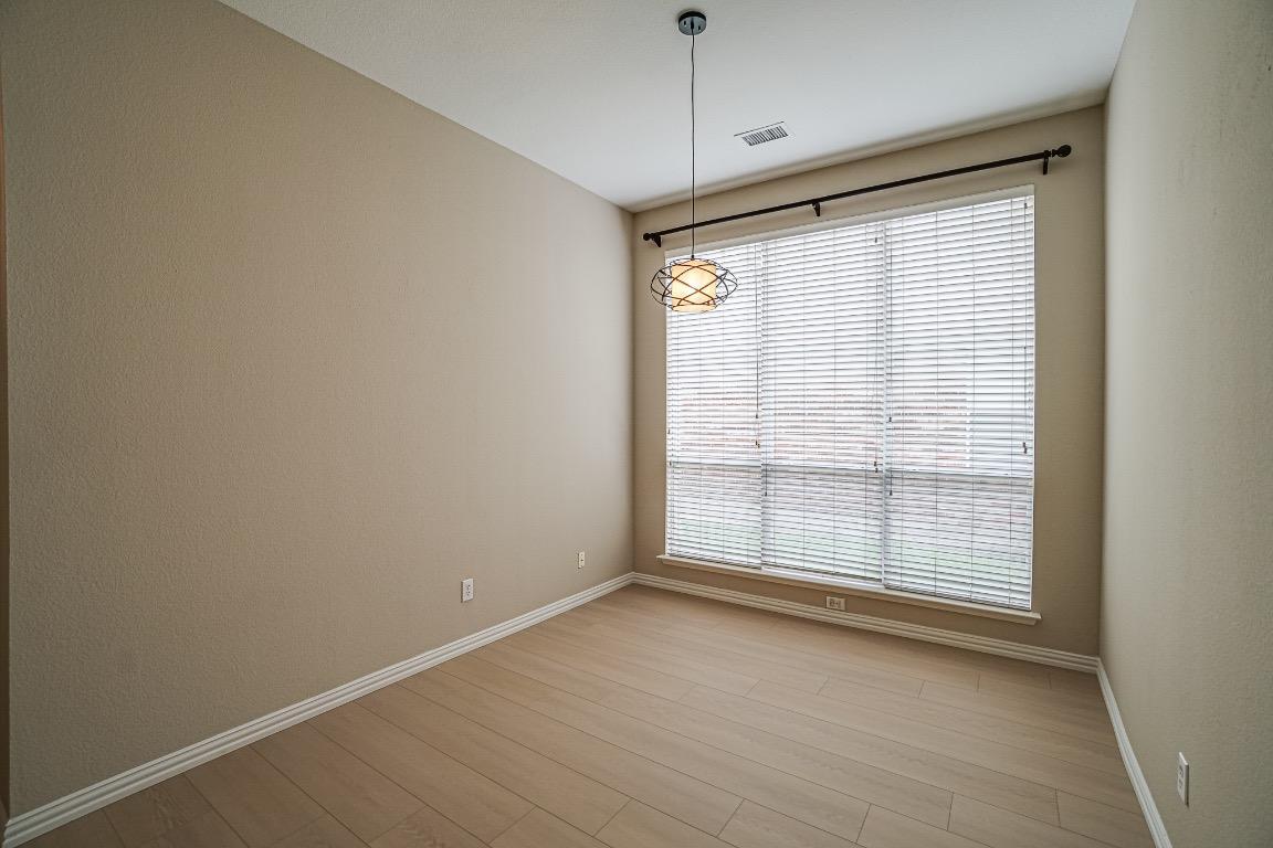 Building Photo - 9142 Crenshaw Ln