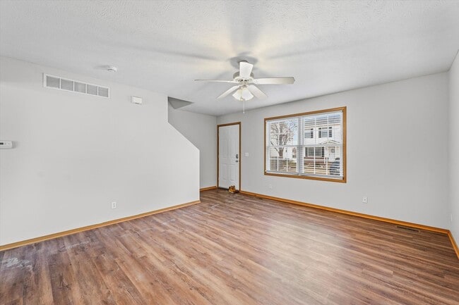 Building Photo - 224 Crossing Dr