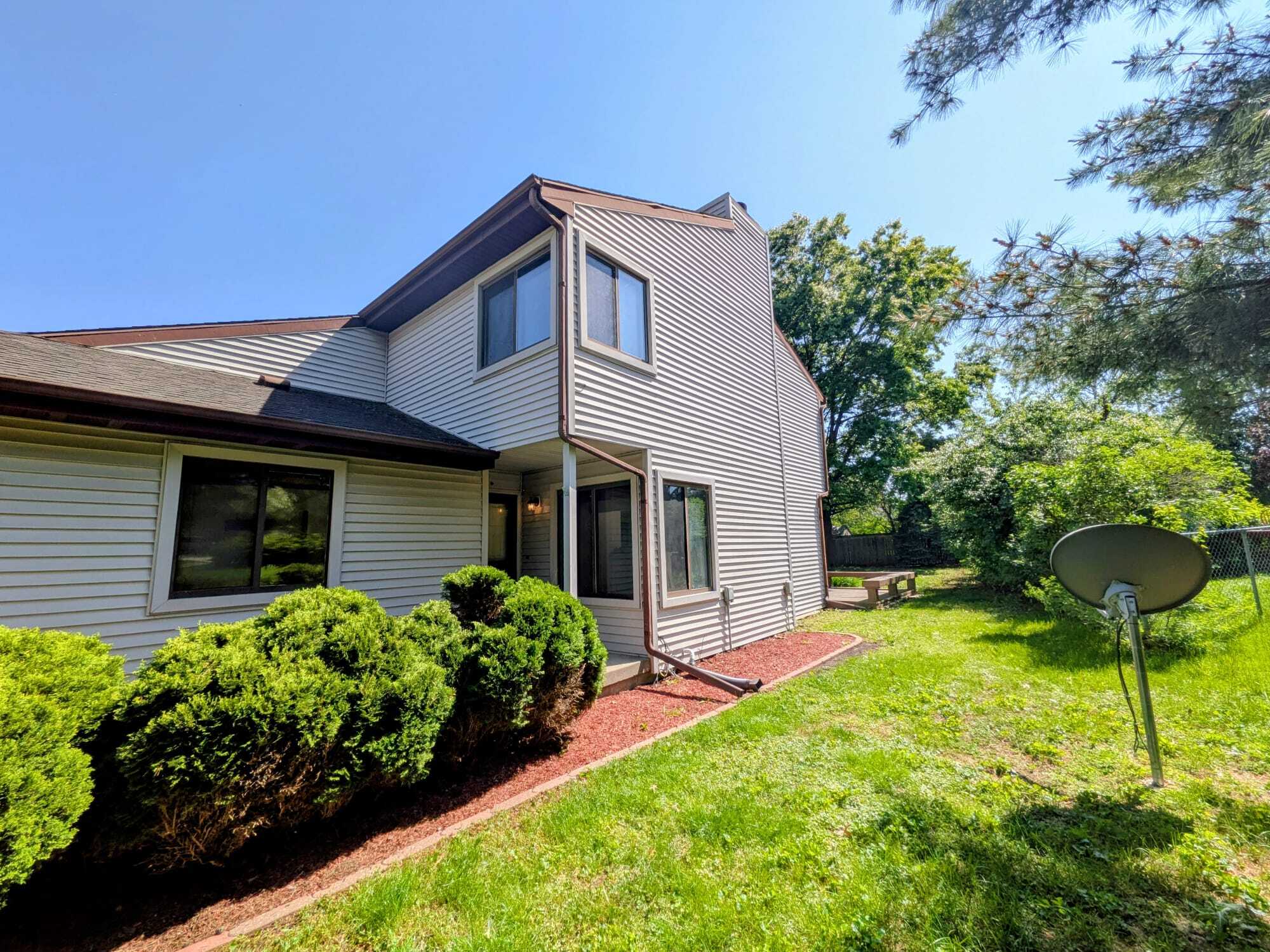Building Photo - 515 Clearwater Dr