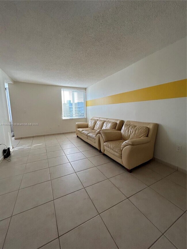 Building Photo - 250 180th Dr