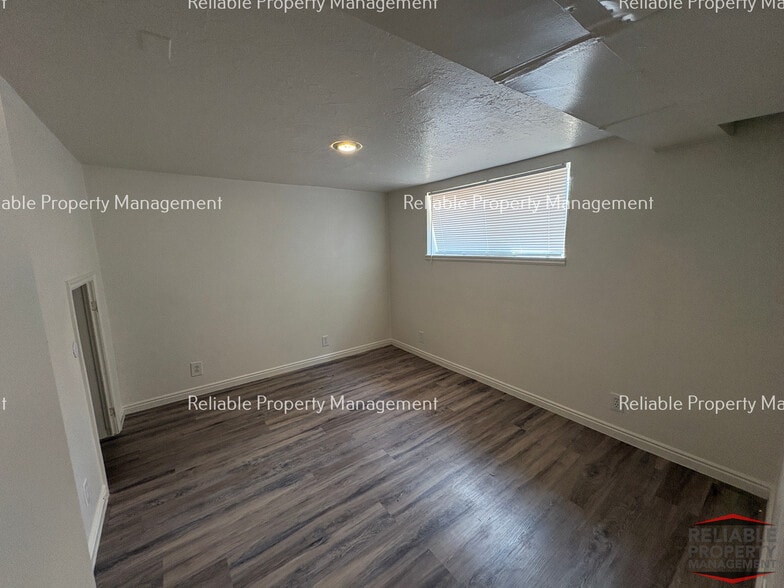 Building Photo - 357 W 20th St