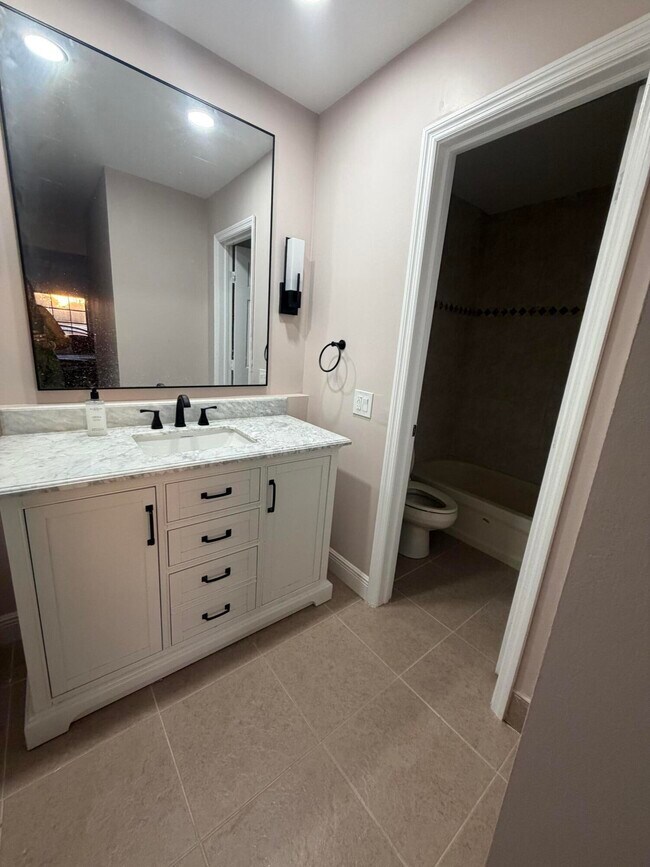 Building Photo - 110 Cypress Club Dr