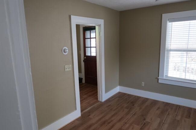 Building Photo - 5 Green St