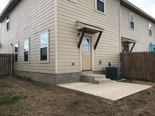 Building Photo - Town home for rent