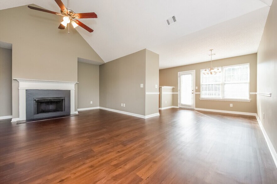 Building Photo - 2025 Registry Dr